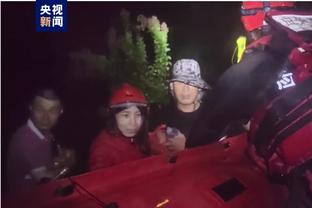 沾沾喜气！死亡封盖+跳投准绝杀率队逆转 乔治赛后送签名篮球